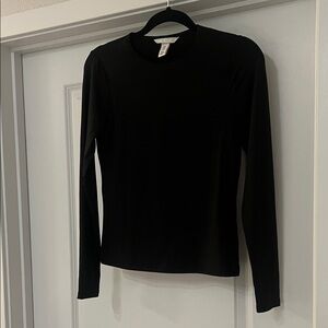 H&M Black Long-Sleeve Crewneck Top